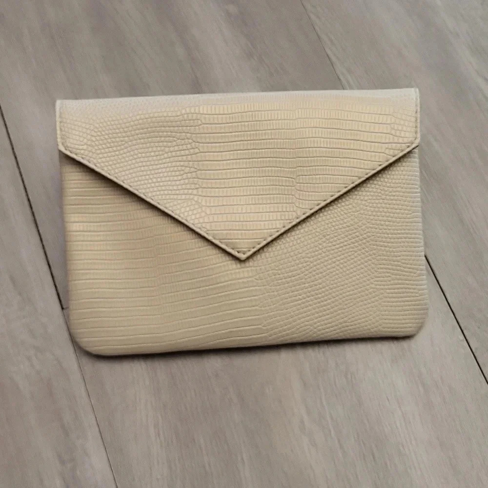 Ipsy Cream Snakeskin Cosmetic Pouch